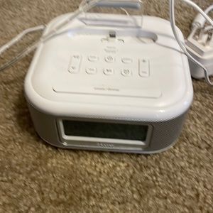 A iHome radio phone charger music